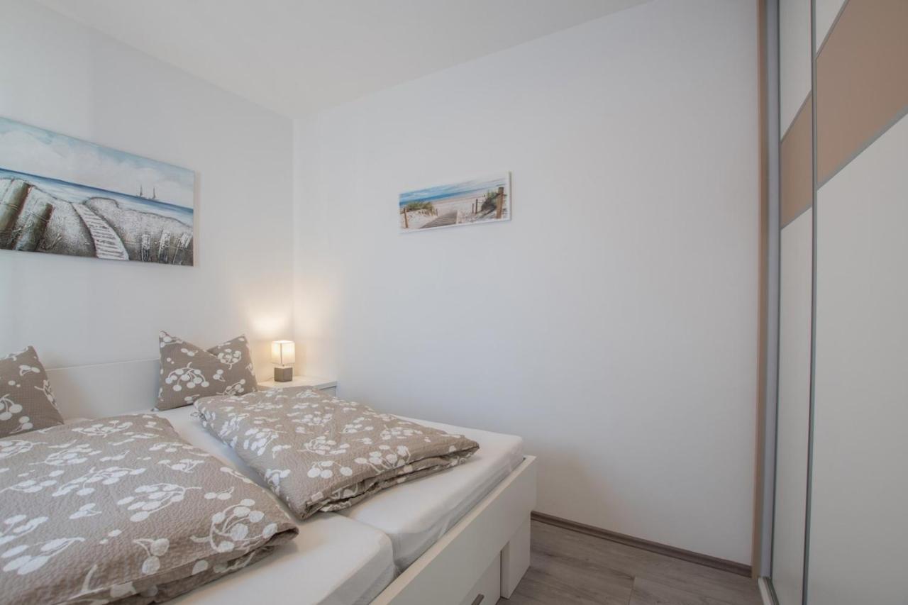 Lavanda House With Apartments Buje Exterior foto